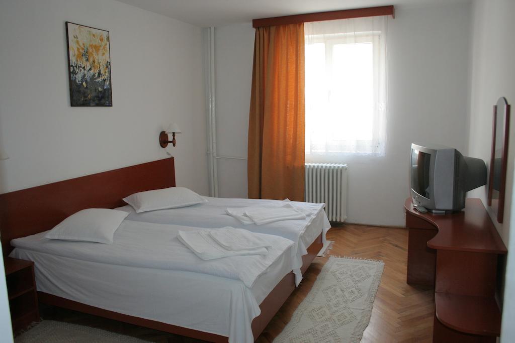Hotel Merkur Miercurea Ciuc Pokój zdjęcie