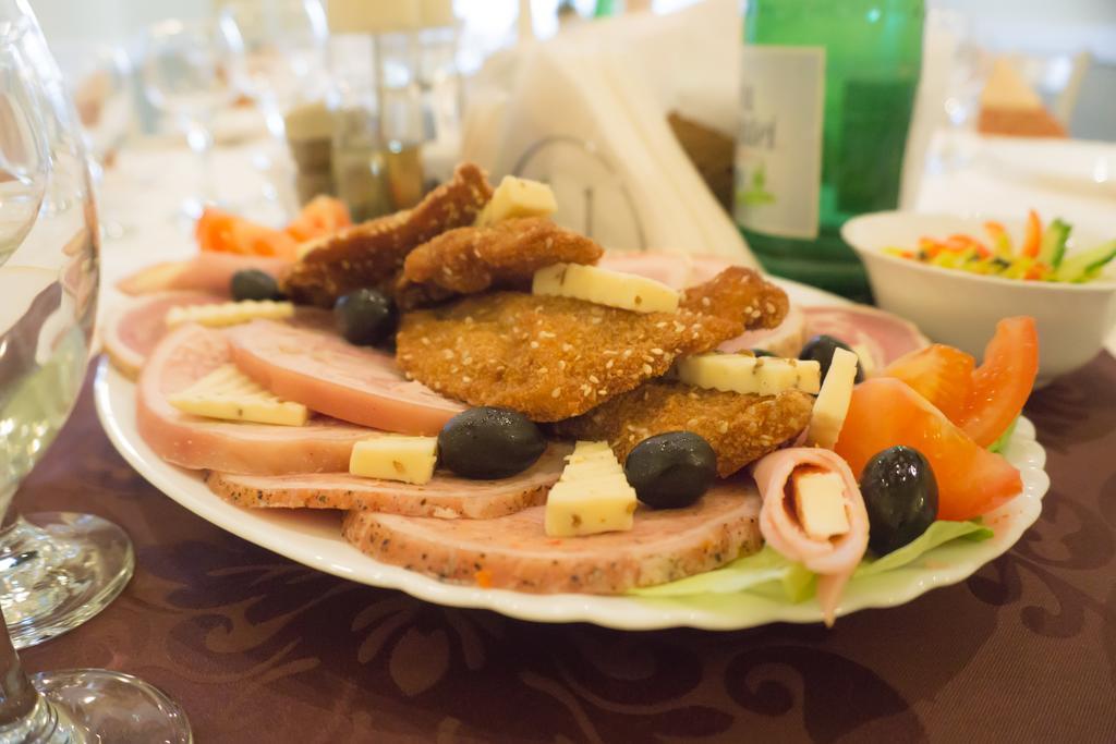 Hotel Merkur Miercurea Ciuc Zewnętrze zdjęcie